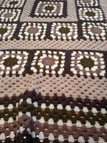 Crochet Granny Square Blanket http://www.acraftyginger.com